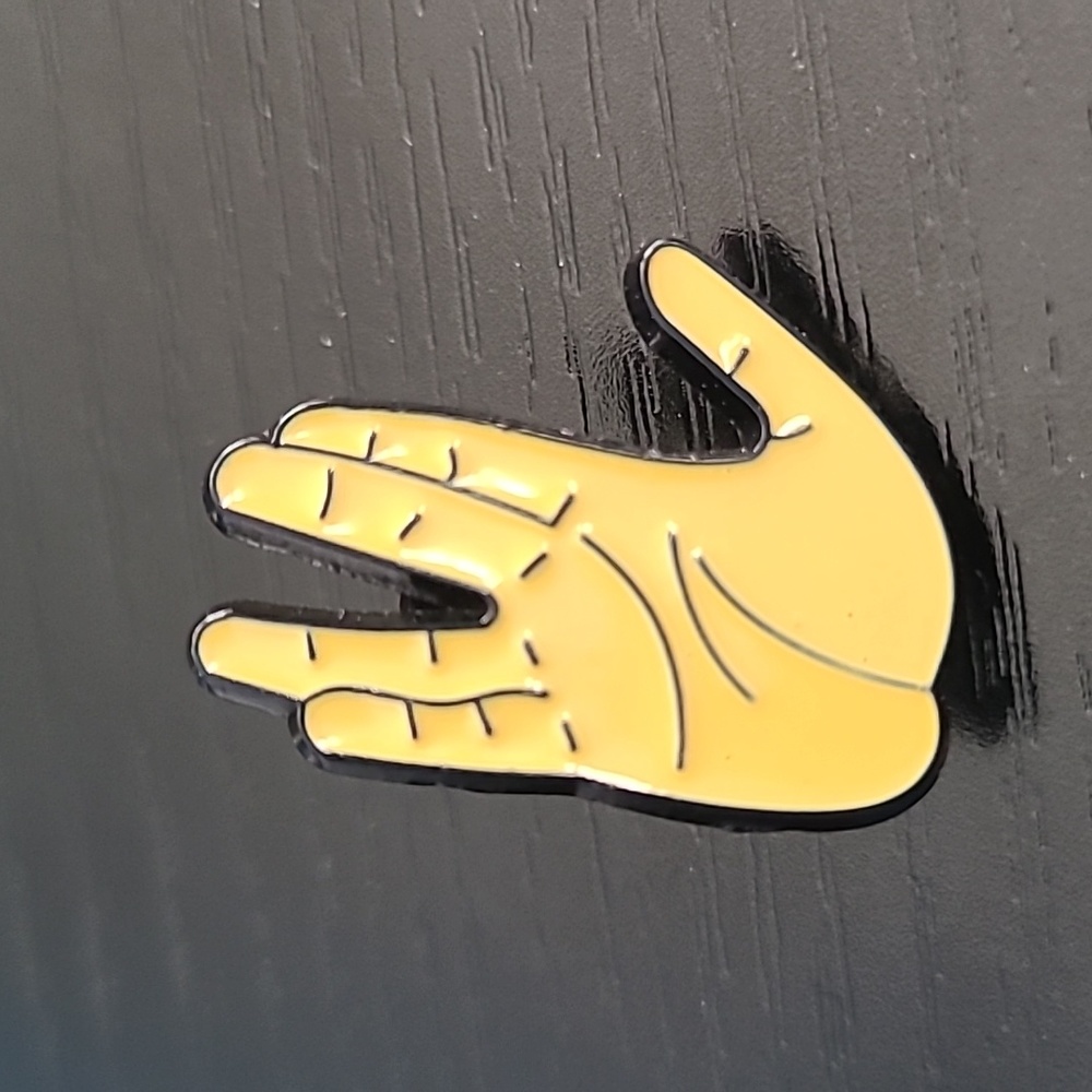 Star Trek "Vulcan Salute" Pin